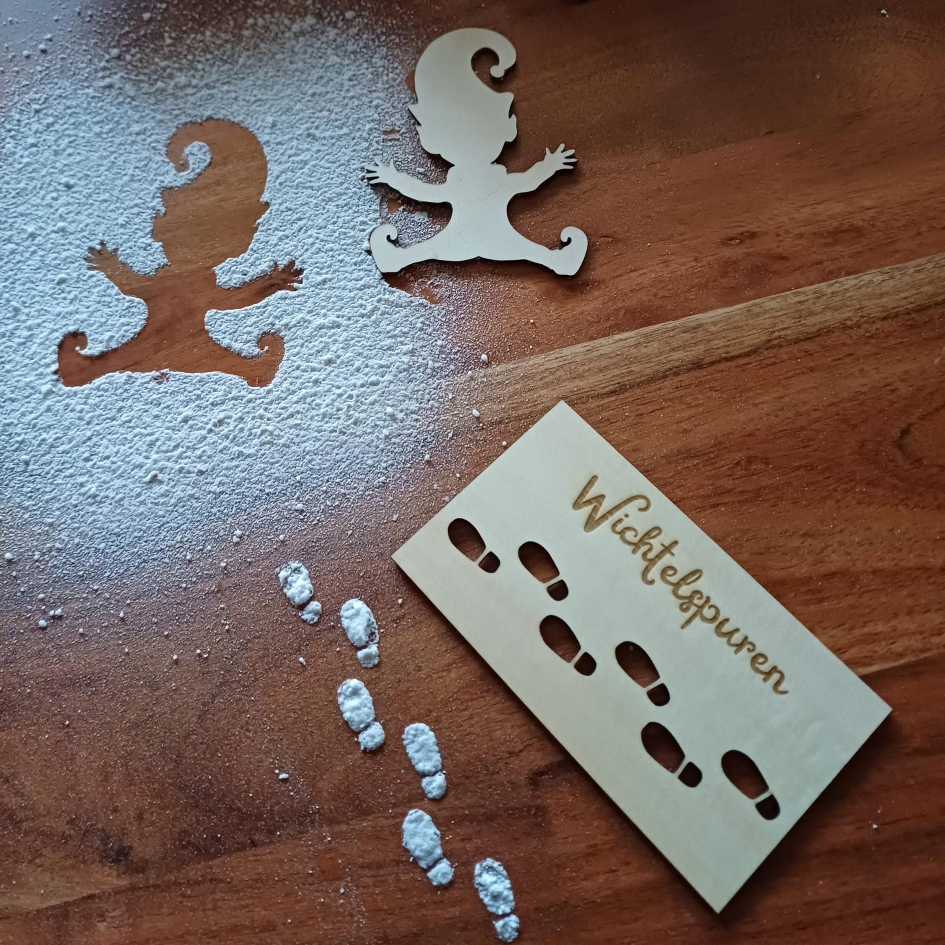 HKM-941139 Christmas Wooden Hanging Decoration - Template Footprints and Villains, Craft Pendant Size 10x7x0.5cm