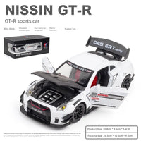 HKM-946579 1:24 Diecast Metal Nissan GTR Sports Car with Sound and Light, Pullback Action, Alloy Model for Ages 5 and Up