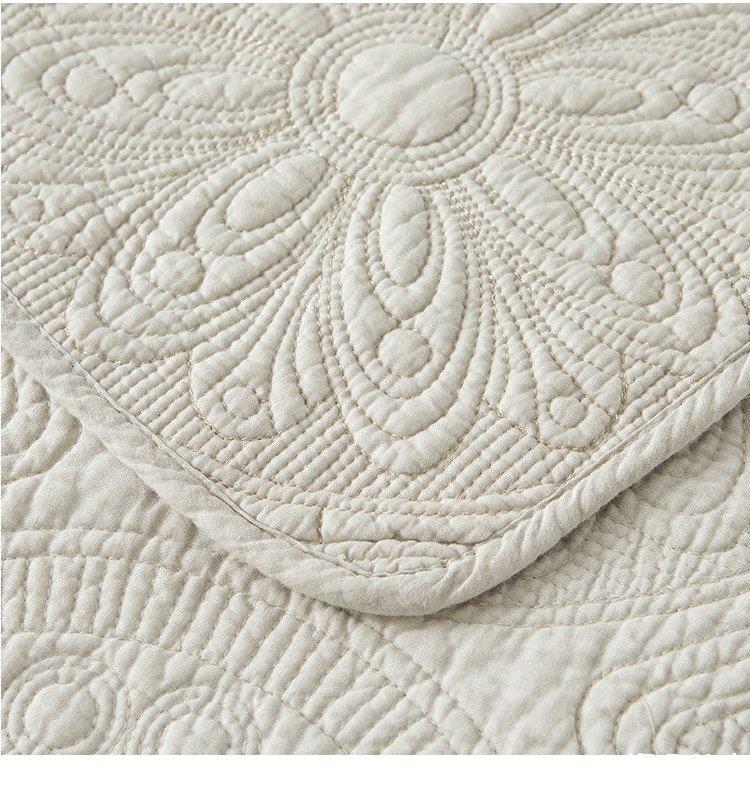 HKM-947603 European Style Double-Sided Embroidered Three-Piece Bedding Set with Pillowcases