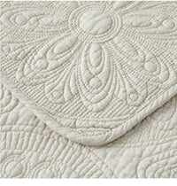 HKM-947603 European Style Double-Sided Embroidered Three-Piece Bedding Set with Pillowcases