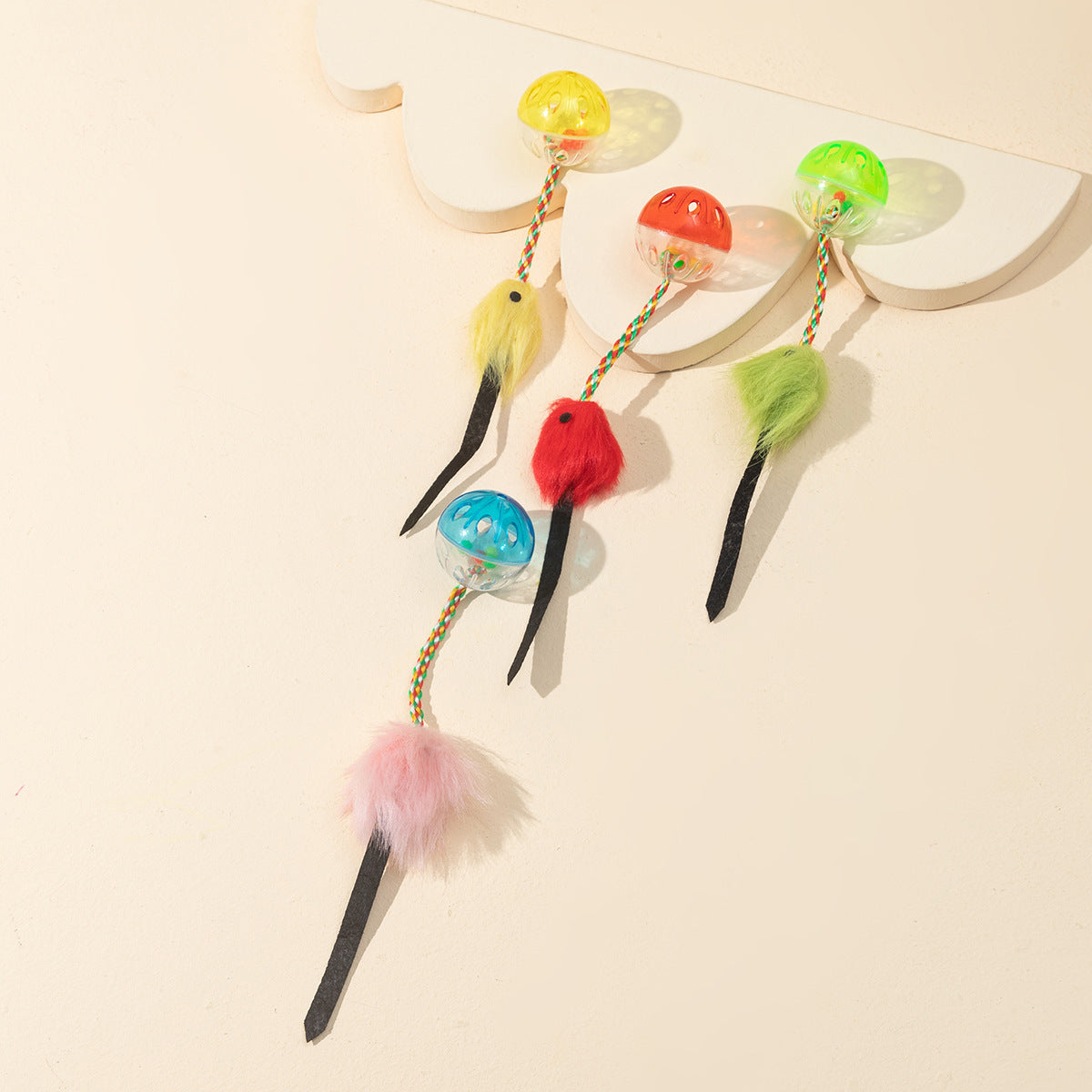 HKM-963027 Colored Plastic Cat Teasing Ball with Bell for Engaging Playtime