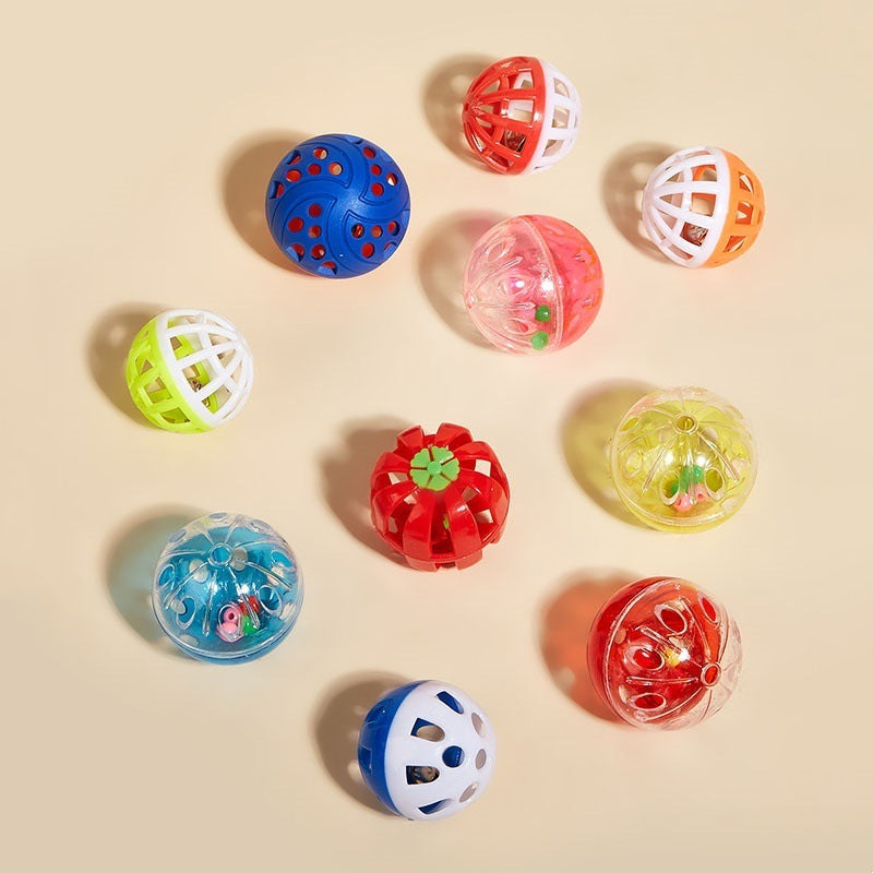 HKM-963027 Colored Plastic Cat Teasing Ball with Bell for Engaging Playtime