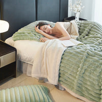 HKM-964883 Solid Color Polyester Plush Blanket in Various Sizes and Colors