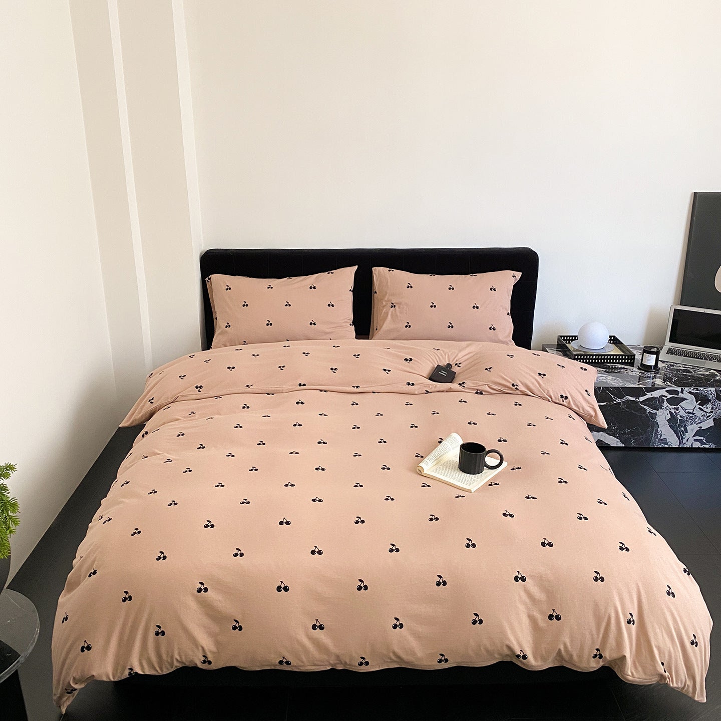 HKM-965715 Cotton Knitted Printed Four-Piece Bedding Set with Geometric, Floral, and Animal Patterns