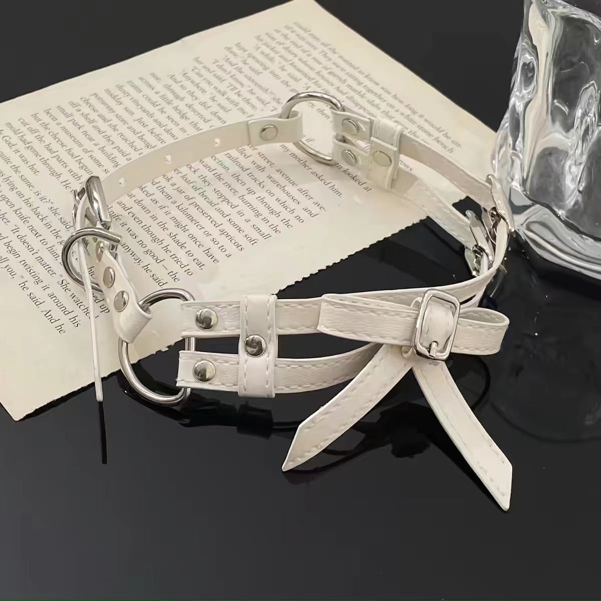 HKM-967699 Elegant White Bow Alloy Leather Necklace for Unisex
