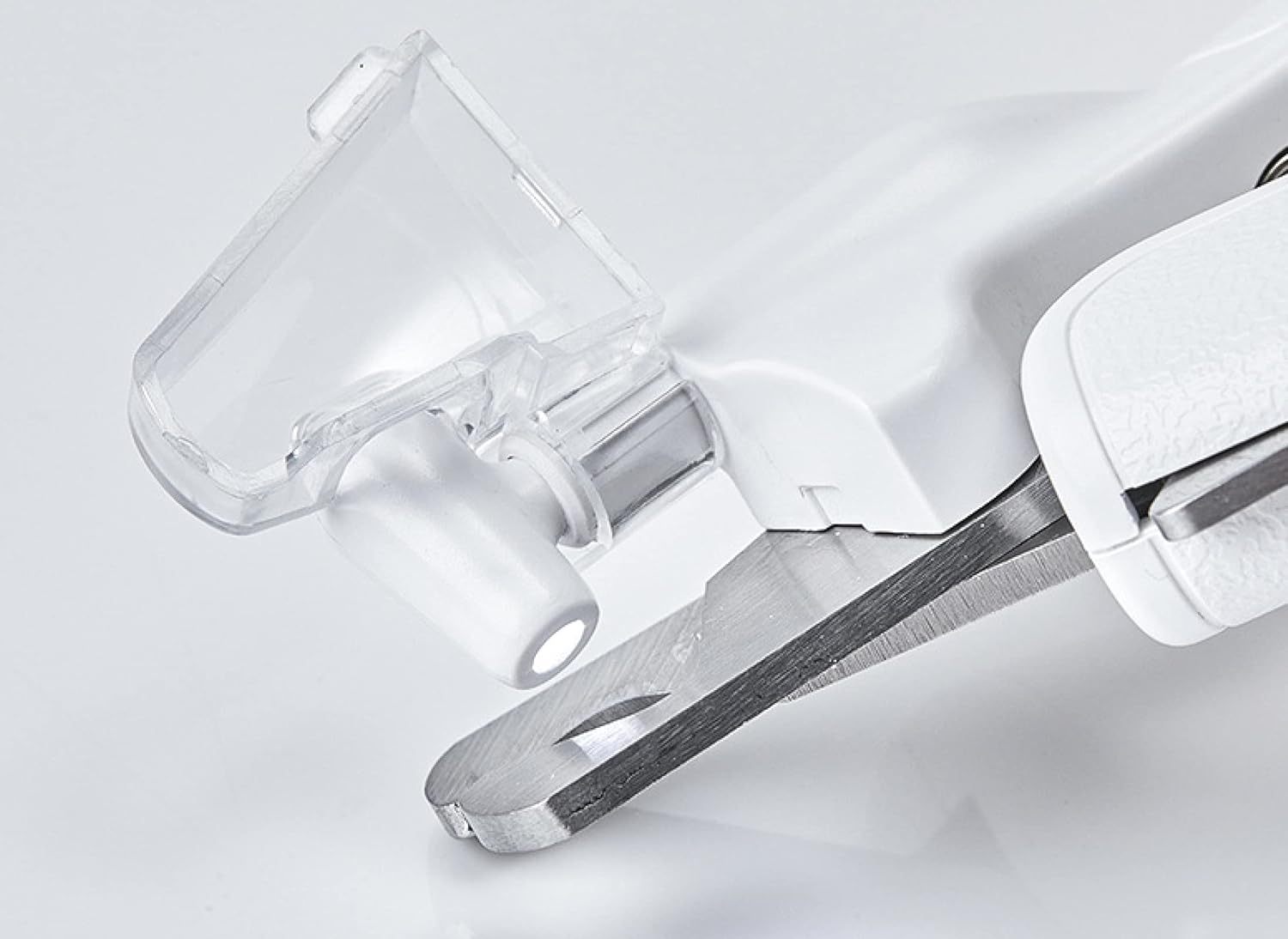 HKM-968019 LED Pet Nail Clipper with Anti-Splash Design and Ergonomic Handle for Safe and Accurate Nail Cutting