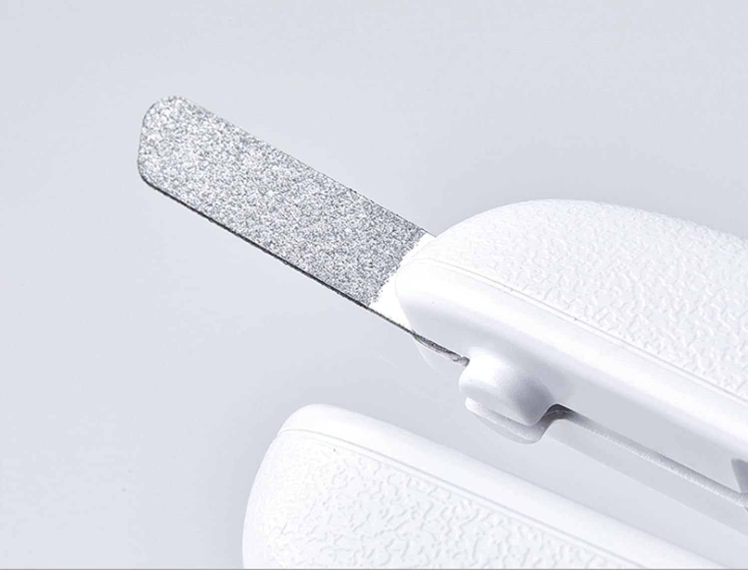 HKM-968019 LED Pet Nail Clipper with Anti-Splash Design and Ergonomic Handle for Safe and Accurate Nail Cutting