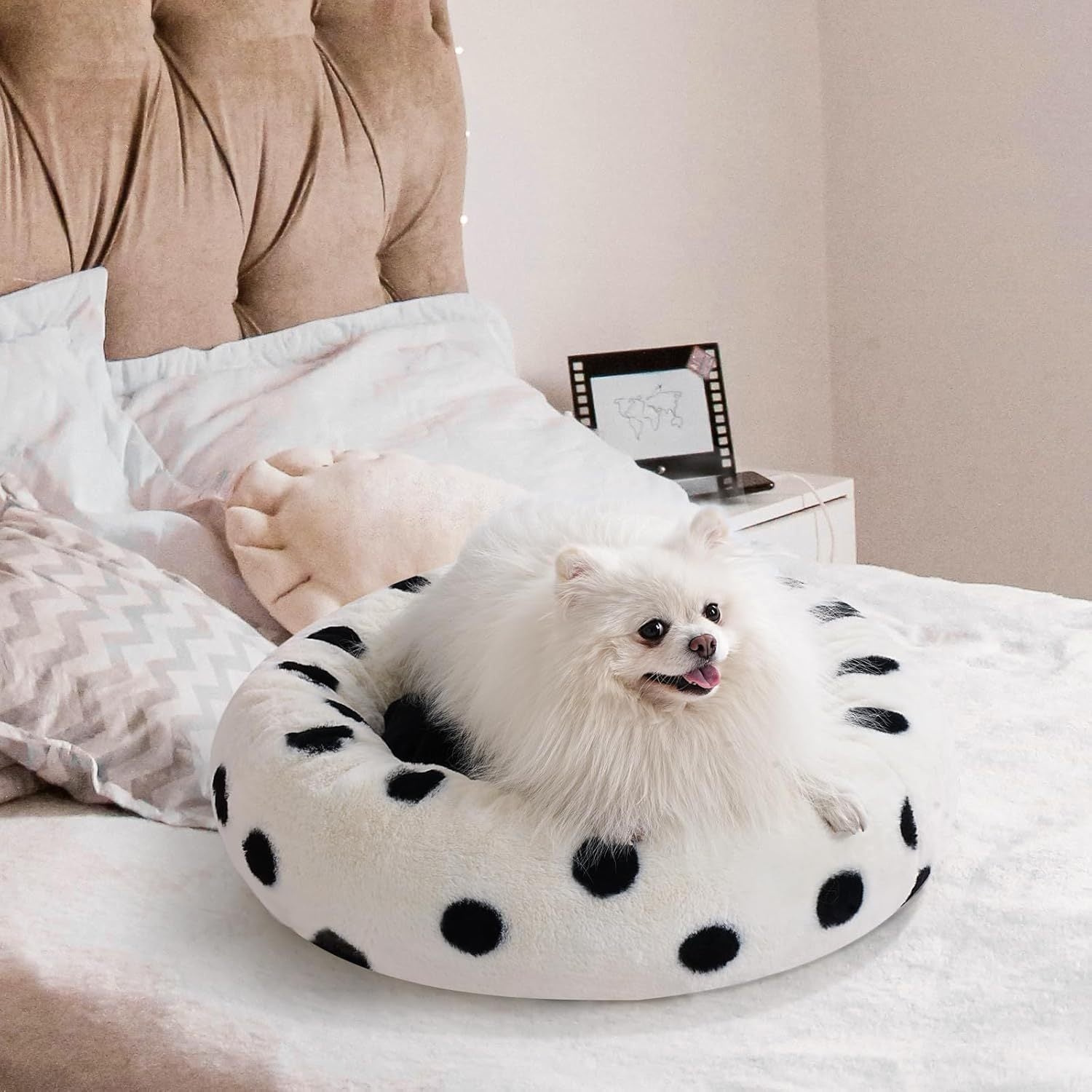 HKM-968467 Cozy Round Cat and Small Dog Bed - 23-Inch Soft Washable Bed with Non-Slip Base