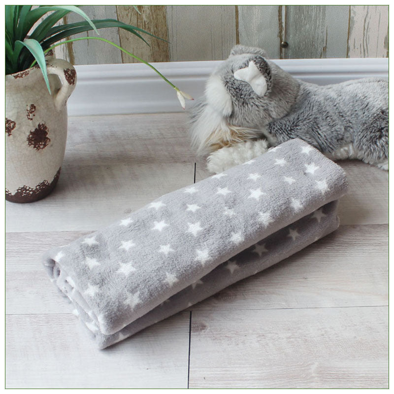 HKM-973075 Cozy Multi-Size Pet Blanket Quilt for Dogs and Cats - Soft for All Seasons