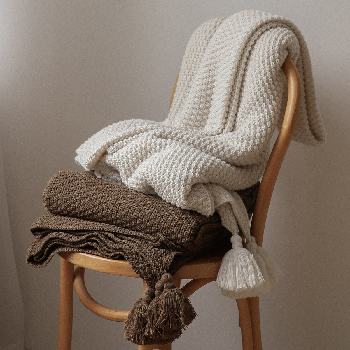HKM-973779 Nordic Style Solid Color Knitted Blanket for All Seasons – 180x130cm, Soft Acrylic Shawl in Beige, Dark Gray, and Coffee