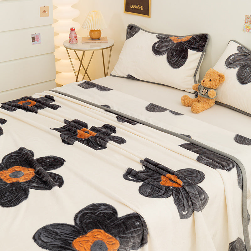 HKM-978387 Cartoon Anime Double-Sided Milk Velvet Blanket, 150x200cm, Anti-Static and Lint-Free