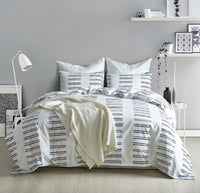 HKM-979859 Three-Piece Modern Floral Quilt Cover Set with Pillowcases, Multiple Sizes Available