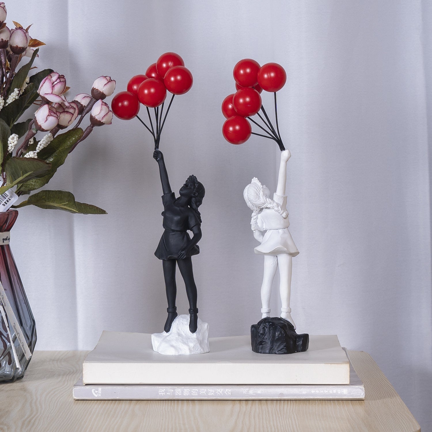 HKM-985235 Little Girl With Balloon Resin Art Sculpture for Modern Living Room Décor