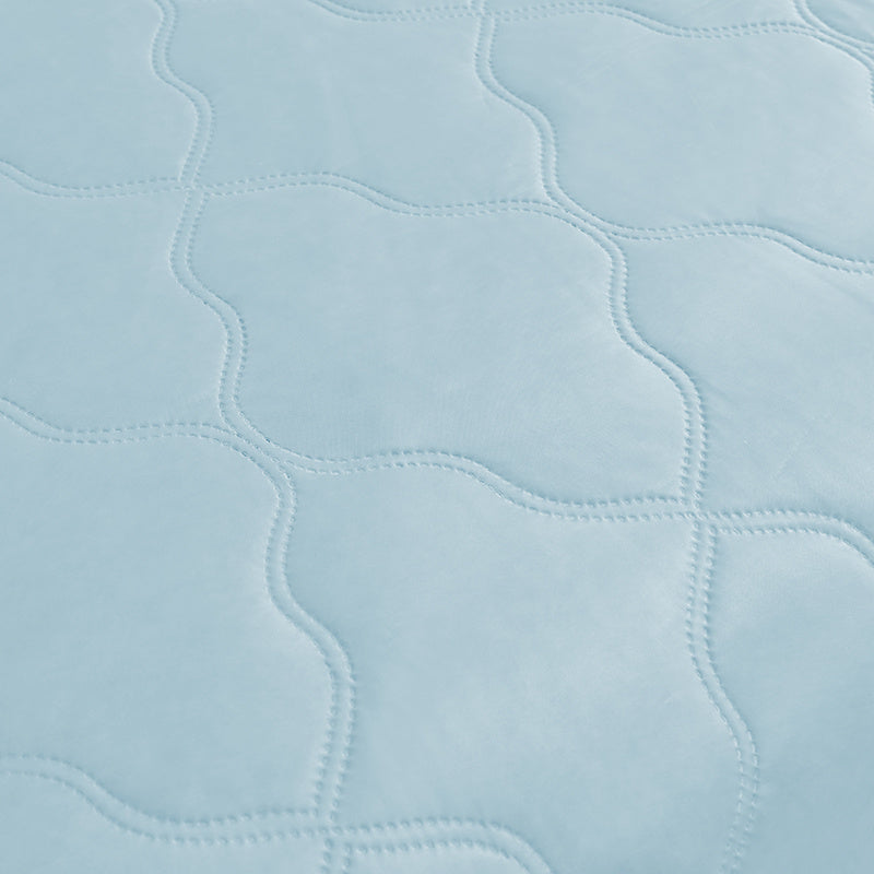 HKM-993043 Ultra Soft Reversible Comforter with Soundwave Design - Lightweight All-Season Bedding for Hot Sleepers, Machine Washable