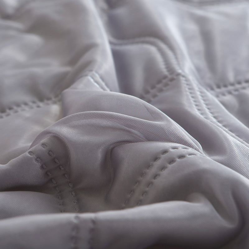 HKM-999635 Ultra Soft Reversible Comforter with Soundwave Design - Lightweight All-Season Quilt for Travel, Camping, Bed, and Office, Machine Washable