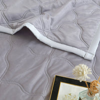 HKM-999635 Ultra Soft Reversible Comforter with Soundwave Design - Lightweight All-Season Quilt for Travel, Camping, Bed, and Office, Machine Washable