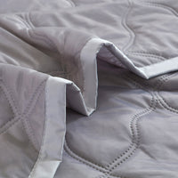 HKM-999635 Ultra Soft Reversible Comforter with Soundwave Design - Lightweight All-Season Quilt for Travel, Camping, Bed, and Office, Machine Washable